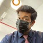 Vennela Kishore Instagram – Finally found the sleeker cousin of the blue disposal mask..mera wala black😛🤟🏽

#JustMaskingAround 🤪