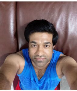 Vennela Kishore Instagram - Guess the only angle in photography to get a defined jawline🤪🤪..well whatever defined is left🙈🙈

#CropItLikeItsHot 🤣