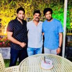 Vennela Kishore Instagram - Happy birthday to my big brother @mahendrababu2590 .. who always knows where to look(literally in the pic) when I am gone haywire finding peace(at times🤪)..Hoping to get back to these days sooon🤗 #ThrowbackPic.