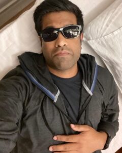 Vennela Kishore Instagram - When you are bored of wearing night clothes in the day but not vice versa...shabba..wish we had a dream code like a room code in Ludo😝

#DressingUpForDreams
