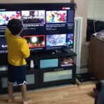 Vennela Kishore Instagram - My nephew practicin to prank his fellow friends that he got a touch screen tv by hiding remote in his hand!! Mind blowing Sync🤩🤣 #PillalraMeeru