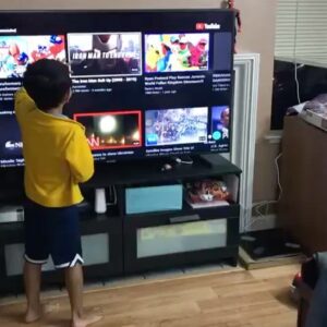 Vennela Kishore Instagram - My nephew practicin to prank his fellow friends that he got a touch screen tv by hiding remote in his hand!! Mind blowing Sync🤩🤣
#PillalraMeeru