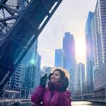 Vidhya Instagram - A cold and windy day at Chicago😍 Chicago Downtown