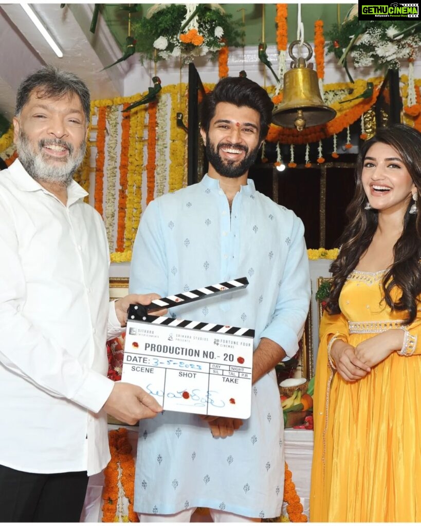 Vijay Deverakonda Instagram - 12. @gowtamnaidu @sreeleela14 @anirudhofficial @nagavamsi19 #SaiSoujanya @navinnooli @girishgangadharan @sitharaentertainments @Fortune4Cinemas #SrikaraStudios