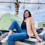 Vimala Raman Instagram - Art of camouflage 🤎💚😎 . . . #camouflage #hungary #budapest #colors #history #army #love #raw #spring #travel #travelgram #europe #telugucinema #tamilcinema #actor #actress #vimalaraman