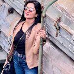 Vimala Raman Instagram - Art of camouflage 🤎💚😎 . . . #camouflage #hungary #budapest #colors #history #army #love #raw #spring #travel #travelgram #europe #telugucinema #tamilcinema #actor #actress #vimalaraman