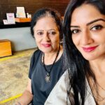 Vimala Raman Instagram - “There is no limit to what we, as women can accomplish” - #michelleobama 💪🏽❤️ Wishing all the amazing women out there starting with my selfless gorgeous mummy @santababy91 😘❤️ 🙏🏻👩‍👧 #happywomensday #internationalwomensday #woman #women #womenempowerment #itsallaboutyou #mother #love #beauty #besties #womanstyle #womensupportingwomen #actress #vimalaraman #lifeisgood