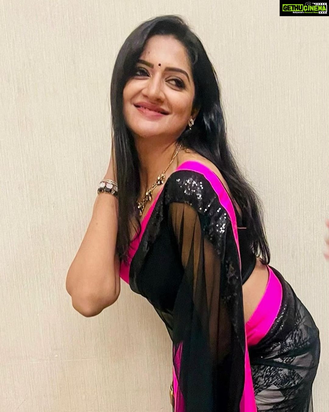 Vimala Raman Instagram - 💖🖤 . . . #saturdaynight #aboutlastnight # ...