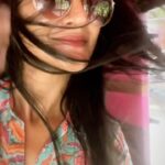 Vimala Raman Instagram - We doin this in style 😎 🛺 …. #autoride to the rescue .. 🛺 💛 . . . #auto #onthewaytowork #carbrokedown #summer #totherescue #autoridereel #chennai #perks #beautyofindia #fun #love #beenawhile #reelitfeelit #reelsinstagram #dangertwins #style #actor #actress #vimalaraman