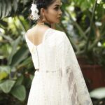 Vinitha Koshy Instagram - Onam 🤍🌸 PC @ashiq_rahim Costume @pastelsdesignstudio Makeup @aishamuhsina Creative Director @babinchiramel Brand Consultant @abithahemington Video @digin_varghese Retouching @aldet_jophy_ Digital Partner @cognito.media Production House @chiramelmediaworks Location @fresstrees Styled by @elsamathew24