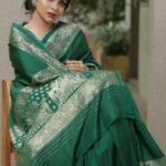 Vinitha Koshy Instagram - Silver threaded bottle green banarasi silk saree. Available at AH design label. Muse : @koshyvinitha Video : @digin_varghese #vinithakoshy #ahdesignlabel #kerala #saree #banarasisaree #kochi #mallu #kochidiaries #photography #keralawedding #keralabride #bride #kollam #calicut #malluswag #moj #mollywood #keralagram Kochi, India
