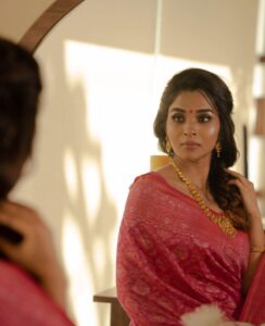 Vinitha Koshy Instagram - PC @ashiq_rahim 
Costume @pastelsdesignstudio 
Make up @aishamuhsina 
Jewellery @nakshatragoldanddiamonds 
Agency: @chiramelmediaworks 

Brand consultant @abithahemington 
Creative Director @babinchiramel 
Location @popularcandlessince1960