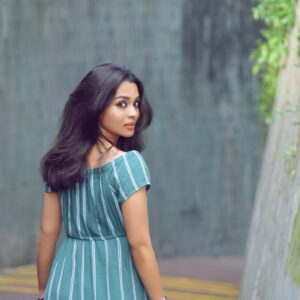 Vinitha Koshy Instagram - Be your own star ⭐️ 💫 by accepting your scars 😘