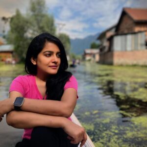 Vishakha Singh Instagram - Preproduction work can be quite a lot of fun. Had a wonderful time on my first trip to Srinagar this weekend, combining work and play! ⚽️🚣‍♂️

Took a fantastic Shikara ride on the iconic Dal Lake and soaked in the beauty while scouting locations for our upcoming sports web series. Srinagar's economic growth in the last few years is encouraging 💼💪

The people were simple– their hospitality and down-to-earth nature won me over.

Two food places that impressed me : Cafe Liberty, where I had the best downtime with delicious food and cozy vibes, and Lhasa Restaurant, a fusion food paradise. 🍛🍻

The weather was perfect, local line production facilities very professional , locations were stunning. It’s no wonder film making has resumed in the valley. 

The Jammu and Kashmir government has placed the licensing system under the Public Service Guarantee Act as part of the new film policy (PSGA). The JK administration has a set deadline of 30 days in which to grant filmmakers' permission. Moreover, a single-window system has been implemented to make things simpler for the producers. Filmmakers can submit online requests for authorization.

Look forward to more travels. If you have been to Srinagar or other areas of Kashmir, do share your reccos! 

My pic courtesy : apna @umangvyasofficial #Simaabhashmi  and the legendary @maheshmathai