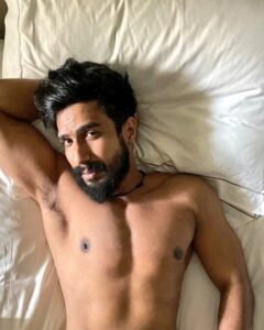 Vishnu Vishal Instagram - Well... joining the trend !

ALMOST !

P.S
Also when wife @jwalagutta1 turns photographer...