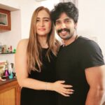 Vishnu Vishal Instagram - Bday celebrations... Hyderabad to chennai... Cake cutting just before the bday ends... @jwalagutta1