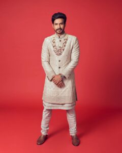 Vishnu Vishal Instagram - Embroidered Sherwani by @rimpleandharpreet
Heritage Jewellery by @kishandasjewellery
Style by @jukalker 
Makeup & hair by @ronan_mili
Captured by 📸  @eshaangirri