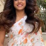 Vithika Sheru Instagram - Love Is In The Hair ❤️ I’m In Love With Their New Launch.. Using a lot of heating tools and chemicals makes my hair dry and also causes hairfall. But how do I still maintain the volume and moisture in my hair? Oiling is the answer! I have been currently using the Onion Hair Growth Oil from one of my favourite brands @thetribeconcepts. It reduces hair thinning and helps with intensive hair growth. I have been absolutely loving it and would definitely recommend you guys check it out as well. #OnionOilForRegrowth #TheTribeConcepts #AyurvedicSkincare #NaturalAlternatives