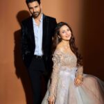 Vivek Dahiya Instagram - अगर आप के शहर में भी हो रही है बिजली की कटौती तो याद कीजिए हमें - क्योंकि हम हैं आपके अपने-⚡️Power Couple⚡️😁 #PinkvillaStyleIcons2023 #EnigmaticPowerCouple #PowerCouple