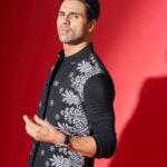 Vivek Dahiya Instagram - About last night. Styled by: @stylebysugandhasood × @teamsugandhasood Assisted by: @styleitupwithmicheala Outfit: @theblues.sehgalbros