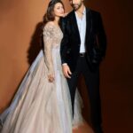 Vivek Dahiya Instagram - अगर आप के शहर में भी हो रही है बिजली की कटौती तो याद कीजिए हमें - क्योंकि हम हैं आपके अपने-⚡️Power Couple⚡️😁 #PinkvillaStyleIcons2023 #EnigmaticPowerCouple #PowerCouple