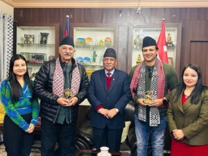 Vivek Oberoi Instagram - Kindness makes people beautiful ❤️

Had the honour of meeting the ever so warm; former Prime Minister of Nepal, Shri Pushpa Kamal Dahal who’s popularly known as Prachanda 🙏🏻

Thank you sir for having us and giving us so much respect, warmth and love 🙏🏻

#nepal #pushpakamaldahal #prachanda #potd #nepaldiaries #sureshoberoi