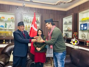 Vivek Oberoi Instagram - Kindness makes people beautiful ❤️

Had the honour of meeting the ever so warm; former Prime Minister of Nepal, Shri Pushpa Kamal Dahal who’s popularly known as Prachanda 🙏🏻

Thank you sir for having us and giving us so much respect, warmth and love 🙏🏻

#nepal #pushpakamaldahal #prachanda #potd #nepaldiaries #sureshoberoi