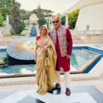 Vivek Oberoi Instagram - Celebrating all the years of your loving existence and motherhood Ma. You are the reason of my being and the power bank of energy and love in my life💞 Because of your limitless love I can truly say Ma da ladla bigad gaya🥳 #birthday #mom #bollywood
