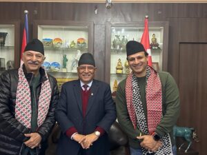 Vivek Oberoi Instagram - Kindness makes people beautiful ❤️

Had the honour of meeting the ever so warm; former Prime Minister of Nepal, Shri Pushpa Kamal Dahal who’s popularly known as Prachanda 🙏🏻

Thank you sir for having us and giving us so much respect, warmth and love 🙏🏻

#nepal #pushpakamaldahal #prachanda #potd #nepaldiaries #sureshoberoi