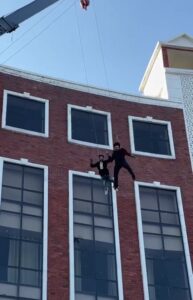 Vivian Dsena Instagram - NO PAIN....NO GAIN!! 😉😎

#bts #sirftum #viviandsena #Ranveer #colorstv #vdians #realvsreel 
#stunt #shootlife🎬