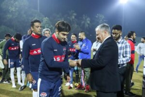 Vivian Dsena Instagram - Glimpses of #Allstars VS #IndianNavy match ... Playing Football has always been a treat to my heart ❤️⚽

#playingforhumanity #allstarsfc #indiannavy #footballislife #liveforfootball #viviandsena #vdians