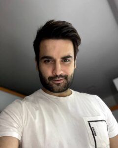 Vivian Dsena Instagram - To give up on the long hair after a year&half was really tough decision to make...But When My Fans chose Short Hair , Hesitation had No Place then...

#viviandsena
#transformationchallenge #longtoshortmakeover #shorthair #fanschoice  #fanslove #vdians
