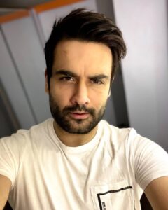 Vivian Dsena Instagram - To give up on the long hair after a year&half was really tough decision to make...But When My Fans chose Short Hair , Hesitation had No Place then...

#viviandsena
#transformationchallenge #longtoshortmakeover #shorthair #fanschoice  #fanslove #vdians