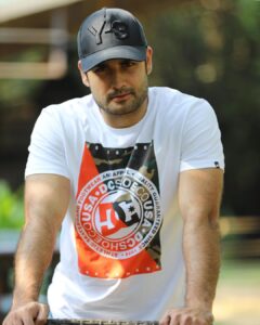 Vivian Dsena Instagram - Looking at old pictures, got an inspiration for the new look.. Stay tuned !😉
#viviandsena #tb