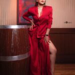 Yaashika Aanand Instagram - Good evening ❤️☺️ Mua @b3bridalstudio 📸 @studio_d_weddings x @pictures_by_dhinesh_siva Dress - @naushinkiran x @sunilkarthik_sk Watch @zimsonwatches_official @showreelmagazine . #yashikaaannand #yashika #ootd #explorepage #instadaily #instafashion