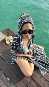 Anasuya Bharadwaj Instagram - 🖤🤍🌊💌
