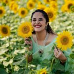 Anasuya Bharadwaj Instagram - Some romancing 💛 with the 🌻 Saree : A present from Mommy dearest @anuradha_khasba 😘 Blouse&Styling : @sreemukhi.mekala 🎩 Jewellery : @aarni_by_shravani ✨ PC: @teamartviewworks 🥰