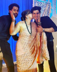 Anisha Hinduja Instagram - Me and #myboys #justlove #candidphotography #lights and #action #bts 
#kundalibhagya ❤️❤️