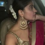 Archana Instagram - A saree I wore 18 years ago for my brother’s wedding & these gorgeous Jhumkas” from @azotiique my first oily look for a wedding 🤪🤪🤪 sorry to all who were averse to my hair oil smell .. but I did put kerestase Ka serum on top of it … what do actors do … I really wanna know 😬😬😬 Rani #pink just is the THINGGGG
