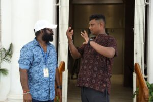 Arunraja Kamaraj Instagram - களம் நமதே பாடல் படப்பிடிப்பு தளத்தில் , 
மனதிற்கு மிகவும் நெருக்கமானவர்களுடன் இணைந்து மனதிற்கு மிகவும் நெருக்கமான ஒரு பாடலும் அதற்கான ஆக்கமும்… வாய்ப்பளித்ததோடு மட்டுமல்லாமல் விழா மேடையில் ஏற்றி கௌரவப்படுத்தி மகிழ்ந்த @udhay_stalin சார் நன்றிகள் கோடி சார் ❤️❤️❤️❤️ மாண்புமிகு முதல்வரை இயக்கிய அனுபவம் என்றும் ஓர் மறக்க முடியாத நினைவாய் மேலோங்கும் .. இப்பாடலின் தரத்திற்காக இரவு பகலாக என்னோடு பயணித்த, முன்நின்று நிகழ்த்திக்காட்டிய சக அணியினருக்கும் நெஞ்சார்ந்த நன்றிகள் @dineshkrishnandp ப்ரோ ❤️❤️❤️❤️ நடன இயக்குநர் @leelavathi_kumar மாஸ்டர் 🫡🫡🫡 மற்றும் அனைத்து தொழில்நுட்ப கலைஞர்களுக்கும் நன்றி ❤️🙏🙏🙏