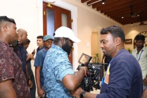 Arunraja Kamaraj Instagram - களம் நமதே பாடல் படப்பிடிப்பு தளத்தில் , 
மனதிற்கு மிகவும் நெருக்கமானவர்களுடன் இணைந்து மனதிற்கு மிகவும் நெருக்கமான ஒரு பாடலும் அதற்கான ஆக்கமும்… வாய்ப்பளித்ததோடு மட்டுமல்லாமல் விழா மேடையில் ஏற்றி கௌரவப்படுத்தி மகிழ்ந்த @udhay_stalin சார் நன்றிகள் கோடி சார் ❤️❤️❤️❤️ மாண்புமிகு முதல்வரை இயக்கிய அனுபவம் என்றும் ஓர் மறக்க முடியாத நினைவாய் மேலோங்கும் .. இப்பாடலின் தரத்திற்காக இரவு பகலாக என்னோடு பயணித்த, முன்நின்று நிகழ்த்திக்காட்டிய சக அணியினருக்கும் நெஞ்சார்ந்த நன்றிகள் @dineshkrishnandp ப்ரோ ❤️❤️❤️❤️ நடன இயக்குநர் @leelavathi_kumar மாஸ்டர் 🫡🫡🫡 மற்றும் அனைத்து தொழில்நுட்ப கலைஞர்களுக்கும் நன்றி ❤️🙏🙏🙏