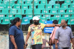 Arunraja Kamaraj Instagram - களம் நமதே பாடல் படப்பிடிப்பு தளத்தில் , 
மனதிற்கு மிகவும் நெருக்கமானவர்களுடன் இணைந்து மனதிற்கு மிகவும் நெருக்கமான ஒரு பாடலும் அதற்கான ஆக்கமும்… வாய்ப்பளித்ததோடு மட்டுமல்லாமல் விழா மேடையில் ஏற்றி கௌரவப்படுத்தி மகிழ்ந்த @udhay_stalin சார் நன்றிகள் கோடி சார் ❤️❤️❤️❤️ மாண்புமிகு முதல்வரை இயக்கிய அனுபவம் என்றும் ஓர் மறக்க முடியாத நினைவாய் மேலோங்கும் .. இப்பாடலின் தரத்திற்காக இரவு பகலாக என்னோடு பயணித்த, முன்நின்று நிகழ்த்திக்காட்டிய சக அணியினருக்கும் நெஞ்சார்ந்த நன்றிகள் @dineshkrishnandp ப்ரோ ❤️❤️❤️❤️ நடன இயக்குநர் @leelavathi_kumar மாஸ்டர் 🫡🫡🫡 மற்றும் அனைத்து தொழில்நுட்ப கலைஞர்களுக்கும் நன்றி ❤️🙏🙏🙏