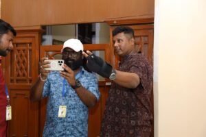 Arunraja Kamaraj Instagram - களம் நமதே பாடல் படப்பிடிப்பு தளத்தில் , 
மனதிற்கு மிகவும் நெருக்கமானவர்களுடன் இணைந்து மனதிற்கு மிகவும் நெருக்கமான ஒரு பாடலும் அதற்கான ஆக்கமும்… வாய்ப்பளித்ததோடு மட்டுமல்லாமல் விழா மேடையில் ஏற்றி கௌரவப்படுத்தி மகிழ்ந்த @udhay_stalin சார் நன்றிகள் கோடி சார் ❤️❤️❤️❤️ மாண்புமிகு முதல்வரை இயக்கிய அனுபவம் என்றும் ஓர் மறக்க முடியாத நினைவாய் மேலோங்கும் .. இப்பாடலின் தரத்திற்காக இரவு பகலாக என்னோடு பயணித்த, முன்நின்று நிகழ்த்திக்காட்டிய சக அணியினருக்கும் நெஞ்சார்ந்த நன்றிகள் @dineshkrishnandp ப்ரோ ❤️❤️❤️❤️ நடன இயக்குநர் @leelavathi_kumar மாஸ்டர் 🫡🫡🫡 மற்றும் அனைத்து தொழில்நுட்ப கலைஞர்களுக்கும் நன்றி ❤️🙏🙏🙏