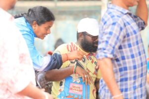 Arunraja Kamaraj Instagram - களம் நமதே பாடல் படப்பிடிப்பு தளத்தில் , 
மனதிற்கு மிகவும் நெருக்கமானவர்களுடன் இணைந்து மனதிற்கு மிகவும் நெருக்கமான ஒரு பாடலும் அதற்கான ஆக்கமும்… வாய்ப்பளித்ததோடு மட்டுமல்லாமல் விழா மேடையில் ஏற்றி கௌரவப்படுத்தி மகிழ்ந்த @udhay_stalin சார் நன்றிகள் கோடி சார் ❤️❤️❤️❤️ மாண்புமிகு முதல்வரை இயக்கிய அனுபவம் என்றும் ஓர் மறக்க முடியாத நினைவாய் மேலோங்கும் .. இப்பாடலின் தரத்திற்காக இரவு பகலாக என்னோடு பயணித்த, முன்நின்று நிகழ்த்திக்காட்டிய சக அணியினருக்கும் நெஞ்சார்ந்த நன்றிகள் @dineshkrishnandp ப்ரோ ❤️❤️❤️❤️ நடன இயக்குநர் @leelavathi_kumar மாஸ்டர் 🫡🫡🫡 மற்றும் அனைத்து தொழில்நுட்ப கலைஞர்களுக்கும் நன்றி ❤️🙏🙏🙏