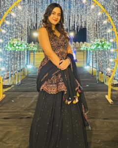 Arushi Sharma Instagram - Sparkle 🖤⚡️ @asopalav 
@saree.com_by_asopalav @shahriyar_adil