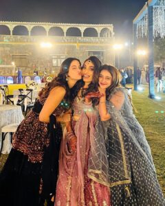Arushi Sharma Instagram - Sparkle 🖤⚡️ @asopalav 
@saree.com_by_asopalav @shahriyar_adil