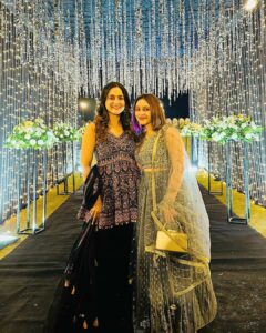 Arushi Sharma Instagram - Sparkle 🖤⚡️ @asopalav 
@saree.com_by_asopalav @shahriyar_adil