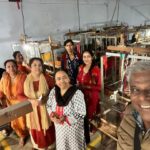 Ashish Vidyarthi Instagram - Kullu Ka Purana Ghar 🏘️ Ep. 7 Watch the vlog on YouTube Ashish Vidyarthi Actor Vlogs Yaari Dosti Se Hai Zindagi! Hum pahuch gaye hai khoobsurat Kullu, mere dost Raja Sharma ke Ghar. Iss vlog mein aap ko milwaunga Shardul, Rama Ji, Raja aur unki Mata Ji se. Tung galiyon se hotey hue kuch pyaare pyaare ghar dikhaunga aur haan Raja Ka school bhi. Woh pahaad jaha kuch yaadein basti hai...Some memories never fade away and when friends meet, it's like reliving all those memories once again. Iss vlog mein hum 2 aur khaas dosto se bhi milenge. (Watch the vlog to know more... Sab yahi thodi bataunga 😉). As I travel with Raja, my classmate from NSD and his son Shardul, some incredible memories of 1987 start coming back. Rashtriya Puraskar Se Sammanit, Kullu ki ek khaas jagah bhi dikhaunga aapko iss vlog mein, jaha haathon se banaye jatey hai Kullu ke famous shawls. The intricacies with which the textiles are handmade here are simply magical. Finally chalenge Kullu valley ke pahaad ke highest point par.... Kaha?? Kullu ke ek pahaad ke aakhir gaon - Byasar Village mein. Toh der kis baat ki dost, Kullu ka khoobsurat ghar, Dil chura lene waley wadiyon ke beech, miltey hai kuch dosto se aur fir kuch nayi yaadein banatey hai. Kyunki mujhe dosto ke sath ghumna pasand hai...Aur aap mere dost hai ❤ Alshukran Bandhu, Alshukran Zindagi. #himachalpradesh #kullu #friends #love #family #shawl #kullumanali #shawlfashion #howitsmade Kullu - कुल्लू, Himachal Pradesh