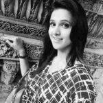 Astha Agarwal Instagram - #amused too #see #amazing #indian #architecture #shootslife #offcamera #behindthescenes #actorslife🎬 #lovefortravel #traveldiaries #shubharamabh #outdoors #shoot Sidhpur