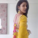 Astha Agarwal Instagram - #kemcho ?.. #majamaa 😉! Watch #shubharamabh every #weekday at 9pm on #colors #channels #jharna #nice & #naughty #drama #queen #shoot #life #actor #behindthescenes #ontheset @shashisumeetproductions @colorstv
